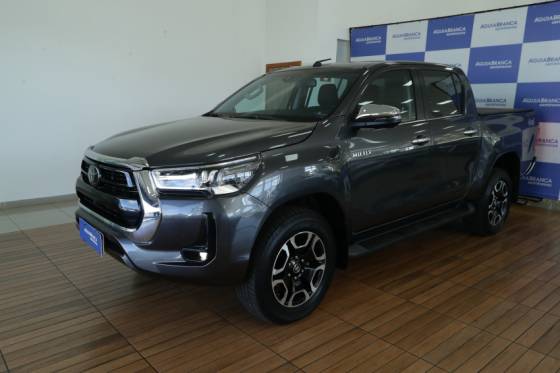 TOYOTA HILUX 2.8 D-4D TURBO DIESEL CD SRX 4X4 AUTOMÁTICO TOYOTA HILUX 2.8 D-4D TURBO DIESEL CD SRX 4X4 AUTOMÁTICO